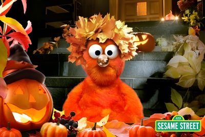 the sesame street show is coming to an end on halloween night, and it's time Elmo Halloween Harry Monster Sesame Street, Sesame Street Computer, Elmo Monster, saddle brown