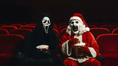 two people dressed in halloween costumes eating popcorn while sitting on red velvet seats with black background Halloween Terrifier Hannibal Tattoo, Scream Movie Poster, Fb Banner, Horror Movies Funny, Scary, black