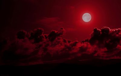 the full moon is shining red in the night sky with clouds and mountains below it Red Moon Halloween Halloween Decoration Ideas, Night Sky Photography Tips, Night Sky With Red Moon, black