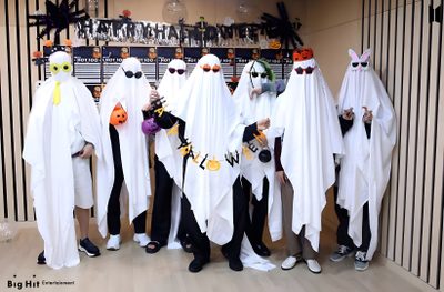 group of people dressed up in halloween costumes Bts Halloween Bts Kookie, Bts Halloween, The Addams Family, Kiko Mizuhara, Halloween 2020, dark gray