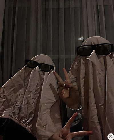 two people with their hands up in front of them, wearing glasses and covering them from the rain Halloween Bff Ghost Pics With Friends, Best Friend Pictures Ghost, Funny Ghost Pictures With Friends, dark slate gray