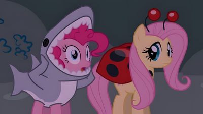 two pinkie ponies standing next to each other in front of a dark background My Little Pony Halloween Pink Pie, Fern, My Lil Pony, Mlp Pony, My Little Pony Pictures, dark slate gray