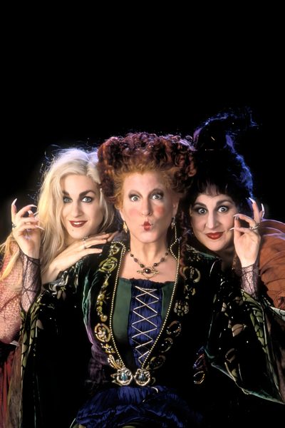 three women dressed in costume posing for the camera with their hands on their hipss Halloween 3 Season Of The Witch Hocus Pocus Cast, Halloween Films, 31 Nights Of Halloween, black