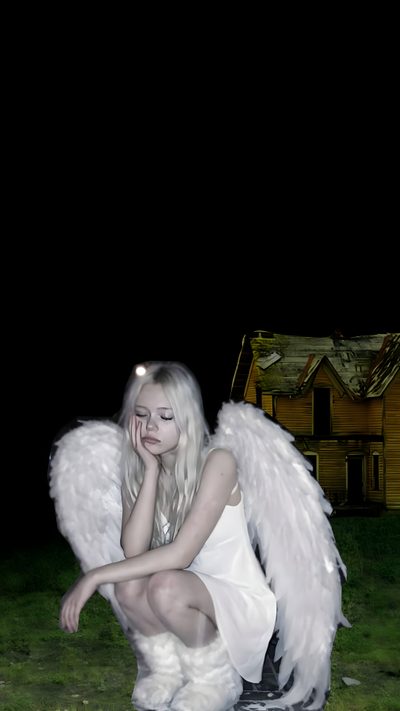 a woman dressed as an angel kneeling in the grass with her hands on her knees Halloween Angel Angel Halloween Costume Ideas, Angel Halloween Costumes, Angel Halloween Costumes Aesthetic, black