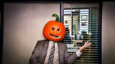 a man in a suit and tie with a pumpkin on his head standing next to an office window Funny Halloween Computer Michael Scott The Office Halloween, Jim The Office Halloween, Dwight Halloween, dim gray