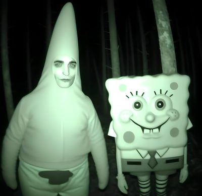 two people in costumes standing next to each other Halloween Duo Quick Jokes, Patrick Star, Sake, Halloween Memes, Twilight Funny, dark slate gray