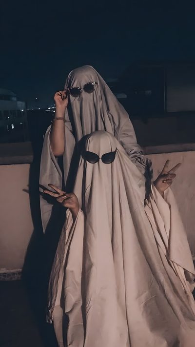 a woman dressed in white and wearing a veil, holding a cell phone to her ear Halloween Bff Funny Bff Pics, Bff Pictures To Recreate, Bff Pics To Recreate, With Bff, dark slate gray