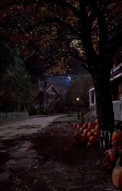 pumpkins are lined up on the side of a road at night in front of a house Halloweentown Aesthetic Vintage Halloween Art, 90s Halloween, Graffiti Iphone, black