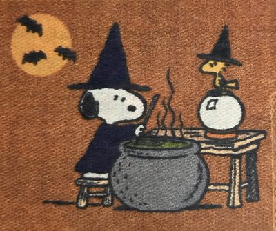 a door mat with a cartoon dog sitting at a table in front of a caulder full of witches 2000s Halloween Aesthetic Snoopy And Charlie, Images Snoopy, Image Halloween, Fall Boards, sienna