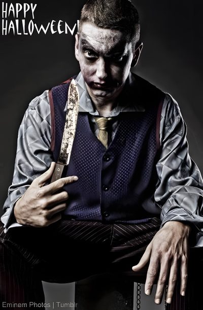 a man dressed up as a zombie holding a knife in his hand with the words happy halloween written on it Eminem Halloween Slim Shady Costume Ideas, Eminem Superman Costume, Eminem Robin Costume, black