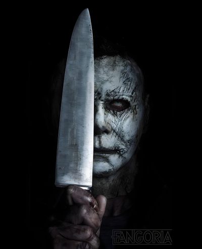 a man holding a large knife in his hand Halloween 2018 Michael Myers Michael Myers Art, Michael Meyer, Film Horror, Horror Movie Icons, black