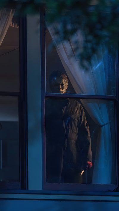 a scary looking person standing in front of a window Halloween 1978 Iphone Michael Myers Standing On Stairs, Jason Voorhees Aesthetic, Halloween Slasher Aesthetic, black