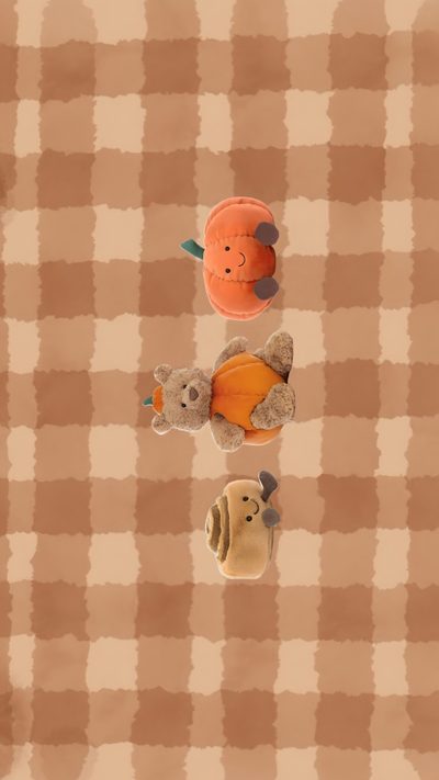 three stuffed animals sitting on top of a checkered table cloth Jellycat Halloween Cute Autumn Ipad, Autumn Bear Background, Cute Fall Bear, rosy brown