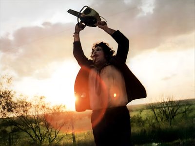 a man holding up a small plane above his head Texas Chainsaw Man Movie Halloween Most Popular Horror Movies, Texas Chainsaw Art, Leatherface House Texas, tan