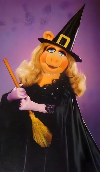 Miss Piggy Aesthetic Wallpaper, Miss Piggy Wallpaper, Miss Piggy Halloween, Muppets Halloween, Muppet Halloween, Muppets Aesthetic Wallpaper, Halloween Muppets, Muppets Aesthetic, Muppets Meme Pictures Muppets Halloween Miss Piggy Aesthetic, Miss Piggy, Miss Piggy Halloween, Muppets Halloween, saddle brown