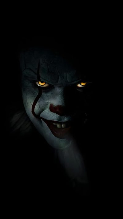 a creepy clown with yellow eyes and dark makeup is looking at the camera in the dark Clown Halloween Horror Hd For Mobile, Rural Photography, Pennywise Dark, Scary Pennywise Background, black