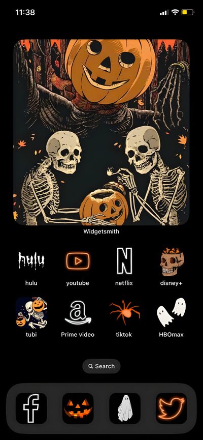 the halloween theme on an iphone screen with pumpkins and jack - o'- lanterns Ios 16 Aesthetic Halloween Halloween Iphone Theme Ideas, Halloween Ios, Aesthetic Halloween Phone Theme, black