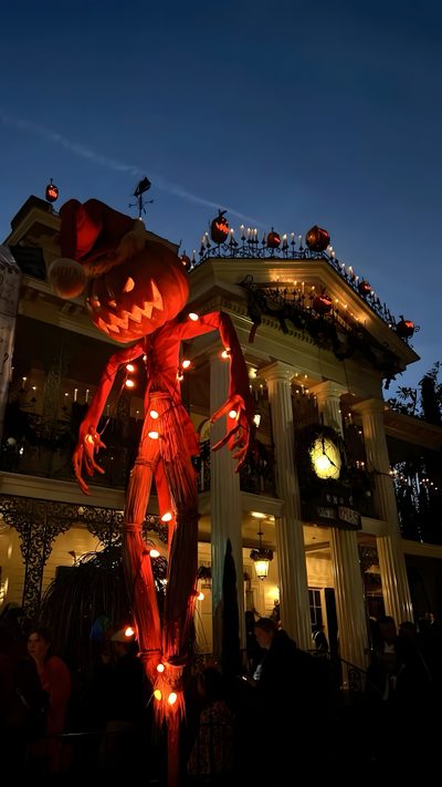 a large halloween decoration in front of a building with lights and decorations on the outside Iphone Disneyland Halloween Halloween Universal, Disney Instagram Pictures, Disneyland October, black