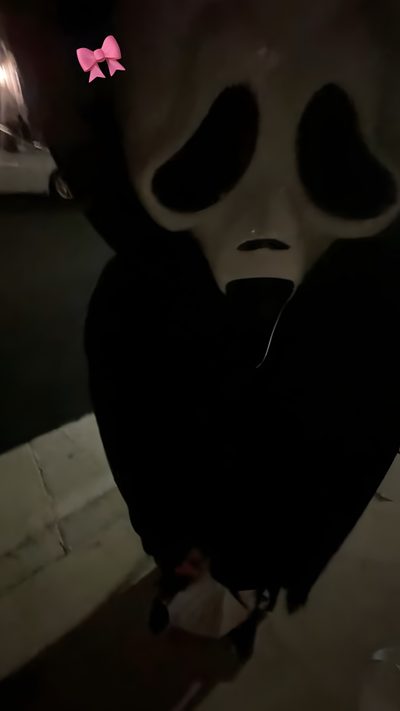 a creepy looking bird with black eyes and pink bow on it's head is standing in front of a building Slay Halloween Funny Horror, Halloween Horror, Very Funny Pictures, Hello Kitty Hd, Ghost Faces, black